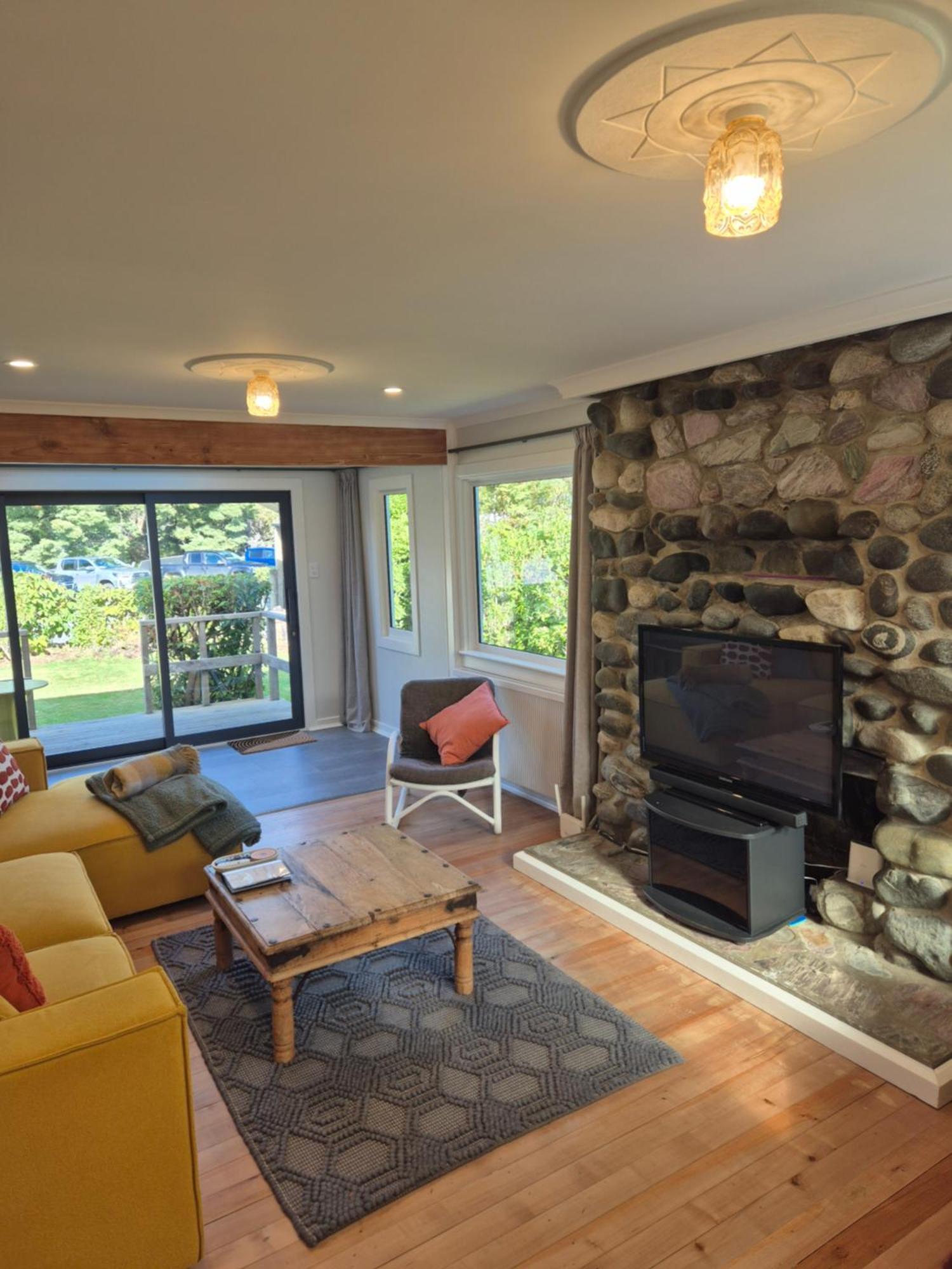 Cosy Getaway In Manapouri Villa Buitenkant foto